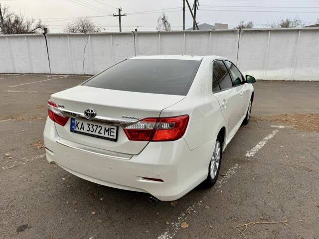 Белый Тойота Камри, объемом двигателя 2.5 л и пробегом 280 тыс. км за 9800 $, фото 3 на Automoto.ua