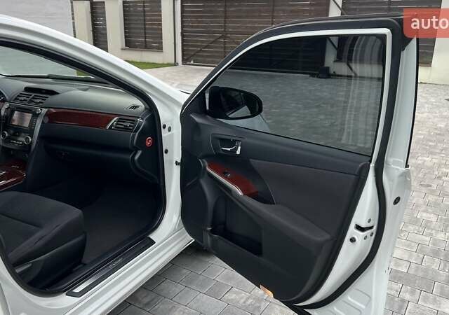 Білий Тойота Камрі, об'ємом двигуна 2.49 л та пробігом 135 тис. км за 13800 $, фото 10 на Automoto.ua