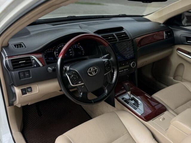 Білий Тойота Камрі, об'ємом двигуна 2.5 л та пробігом 185 тис. км за 14000 $, фото 9 на Automoto.ua