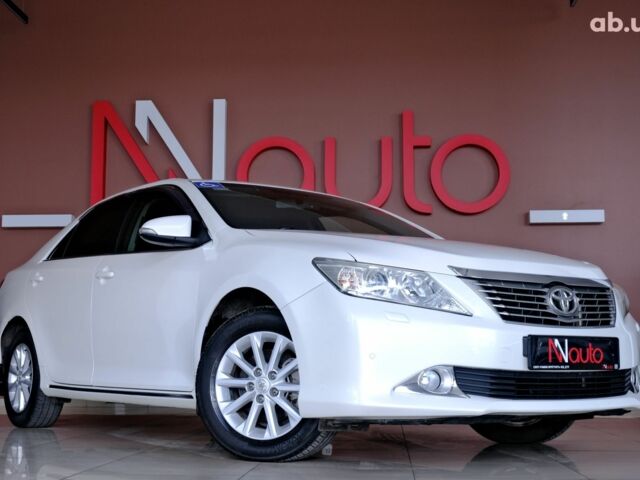 Белый Тойота Камри, объемом двигателя 2.5 л и пробегом 138 тыс. км за 13500 $, фото 3 на Automoto.ua