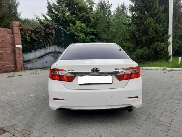 Белый Тойота Камри, объемом двигателя 2.5 л и пробегом 114 тыс. км за 6300 $, фото 6 на Automoto.ua