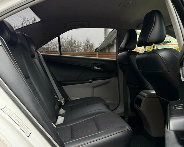 Белый Тойота Камри, объемом двигателя 2.5 л и пробегом 277 тыс. км за 10700 $, фото 16 на Automoto.ua