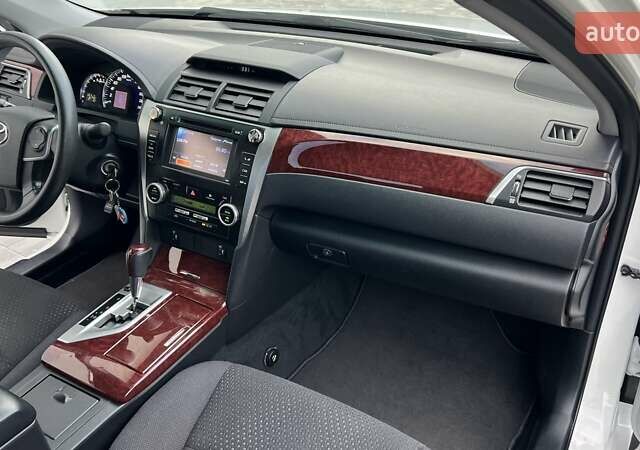 Білий Тойота Камрі, об'ємом двигуна 2.49 л та пробігом 135 тис. км за 13800 $, фото 13 на Automoto.ua