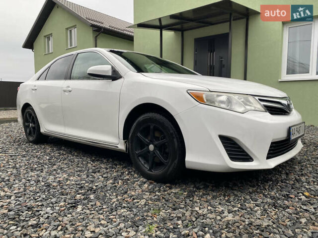 Білий Тойота Камрі, об'ємом двигуна 2.5 л та пробігом 230 тис. км за 10000 $, фото 2 на Automoto.ua