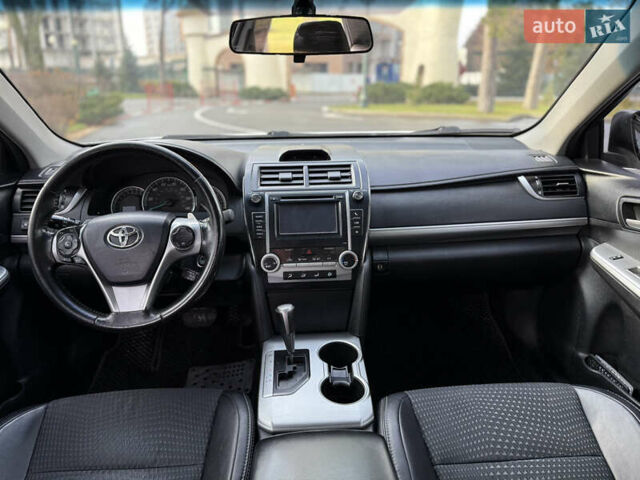 Белый Тойота Камри, объемом двигателя 2.5 л и пробегом 180 тыс. км за 10999 $, фото 13 на Automoto.ua