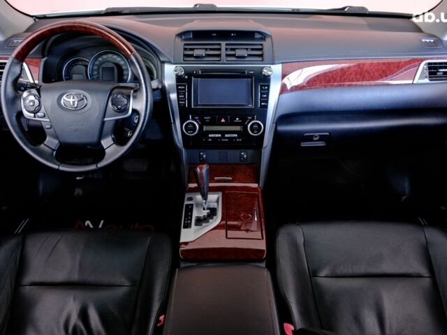 Белый Тойота Камри, объемом двигателя 2.5 л и пробегом 138 тыс. км за 13500 $, фото 6 на Automoto.ua