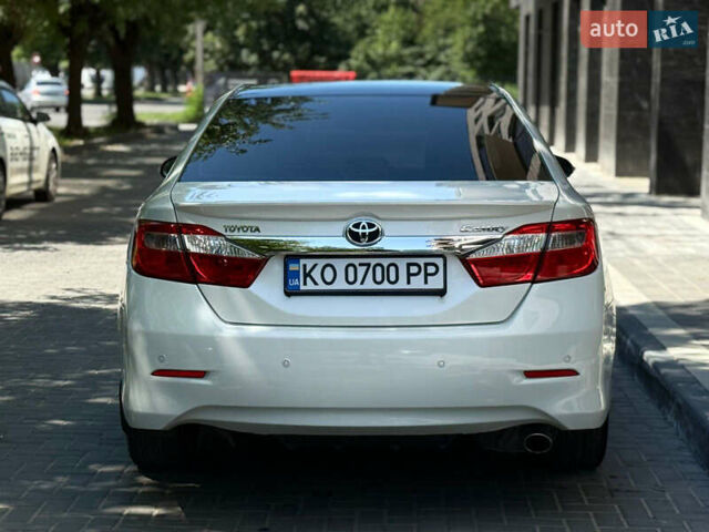 Белый Тойота Камри, объемом двигателя 2.49 л и пробегом 231 тыс. км за 11999 $, фото 11 на Automoto.ua