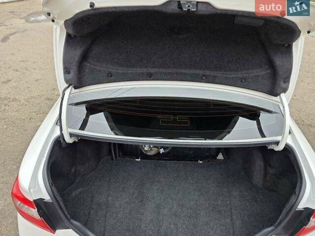 Белый Тойота Камри, объемом двигателя 2.49 л и пробегом 158 тыс. км за 13999 $, фото 12 на Automoto.ua