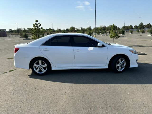 Білий Тойота Камрі, об'ємом двигуна 2.5 л та пробігом 270 тис. км за 10500 $, фото 2 на Automoto.ua