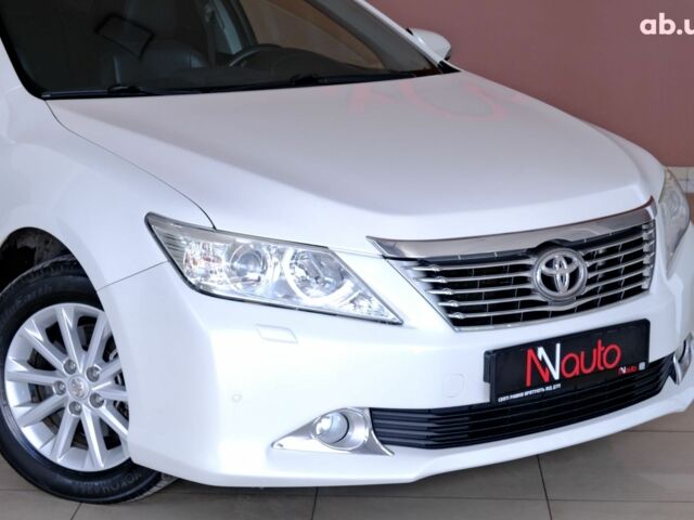 Белый Тойота Камри, объемом двигателя 2.5 л и пробегом 138 тыс. км за 13500 $, фото 2 на Automoto.ua