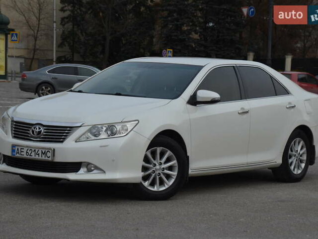 Белый Тойота Камри, объемом двигателя 2.5 л и пробегом 217 тыс. км за 15100 $, фото 6 на Automoto.ua