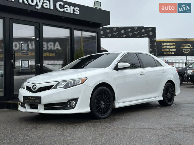 Білий Тойота Камрі, об'ємом двигуна 2.5 л та пробігом 180 тис. км за 11400 $, фото 5 на Automoto.ua