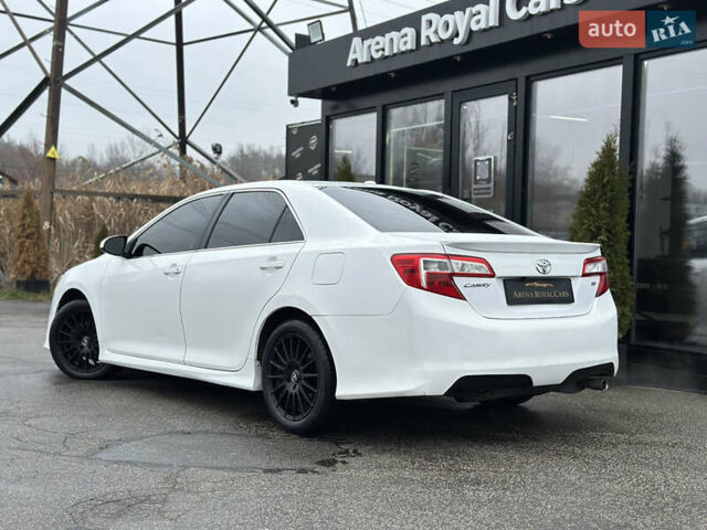 Білий Тойота Камрі, об'ємом двигуна 2.5 л та пробігом 180 тис. км за 11400 $, фото 3 на Automoto.ua