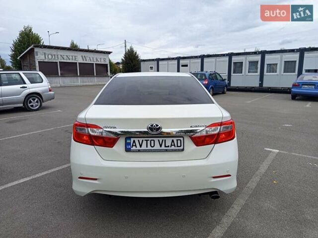 Белый Тойота Камри, объемом двигателя 2.5 л и пробегом 236 тыс. км за 13500 $, фото 11 на Automoto.ua