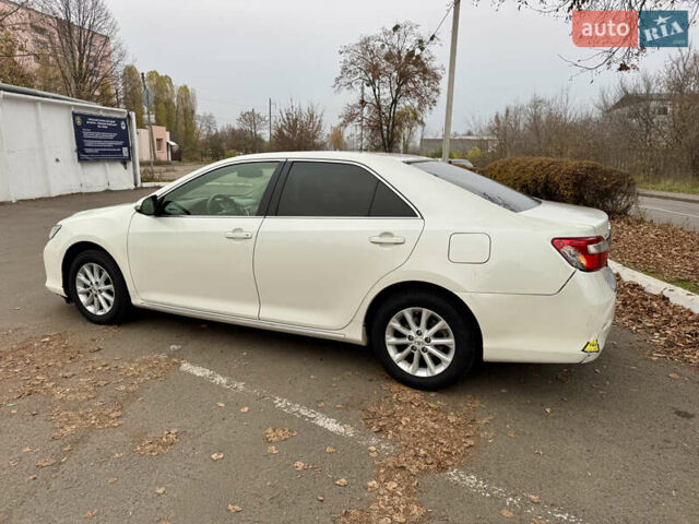 Белый Тойота Камри, объемом двигателя 2.49 л и пробегом 280 тыс. км за 9800 $, фото 6 на Automoto.ua