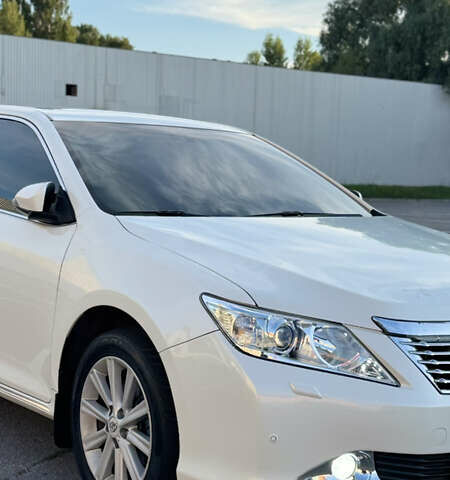 Белый Тойота Камри, объемом двигателя 2.5 л и пробегом 220 тыс. км за 14000 $, фото 5 на Automoto.ua