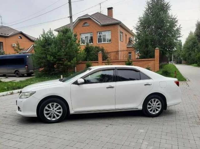 Белый Тойота Камри, объемом двигателя 2.5 л и пробегом 114 тыс. км за 6300 $, фото 2 на Automoto.ua