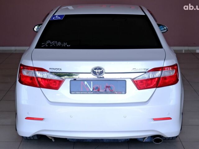 Белый Тойота Камри, объемом двигателя 2.5 л и пробегом 138 тыс. км за 13500 $, фото 5 на Automoto.ua