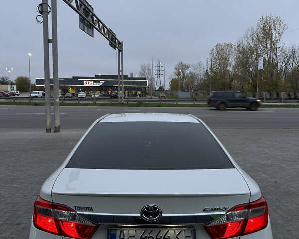 Белый Тойота Камри, объемом двигателя 2.5 л и пробегом 157 тыс. км за 15000 $, фото 5 на Automoto.ua