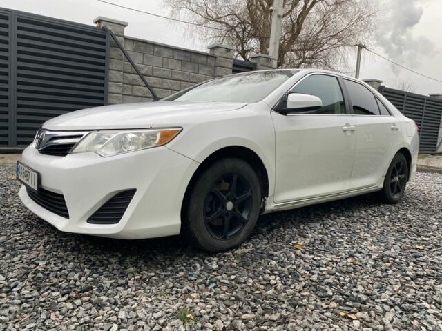 Білий Тойота Камрі, об'ємом двигуна 2.5 л та пробігом 230 тис. км за 10000 $, фото 1 на Automoto.ua