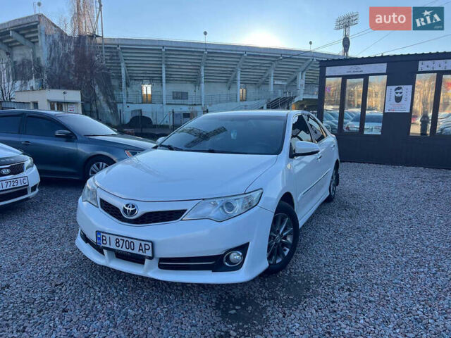 Белый Тойота Камри, объемом двигателя 2.5 л и пробегом 170 тыс. км за 11200 $, фото 1 на Automoto.ua