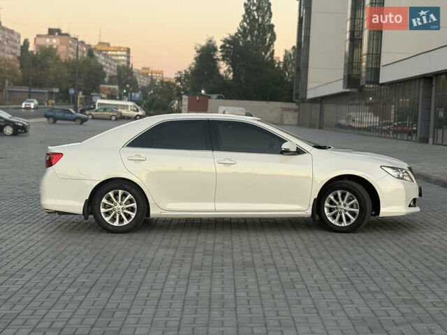 Белый Тойота Камри, объемом двигателя 2.5 л и пробегом 101 тыс. км за 14200 $, фото 6 на Automoto.ua