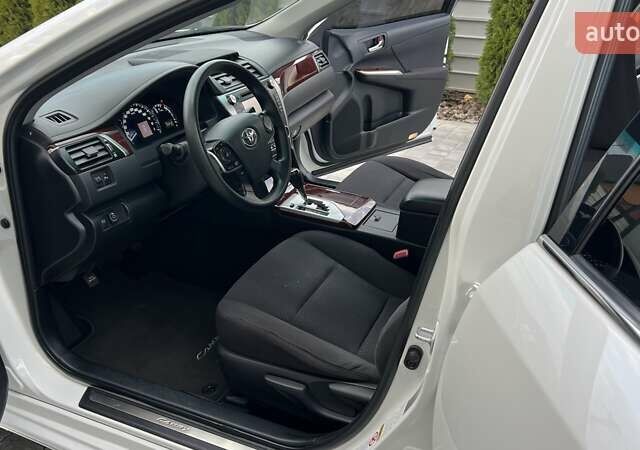 Білий Тойота Камрі, об'ємом двигуна 2.49 л та пробігом 135 тис. км за 13800 $, фото 7 на Automoto.ua