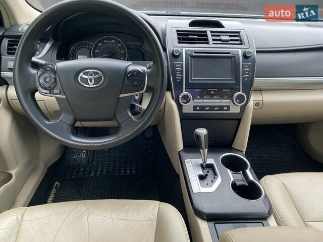 Білий Тойота Камрі, об'ємом двигуна 2.5 л та пробігом 230 тис. км за 10000 $, фото 11 на Automoto.ua