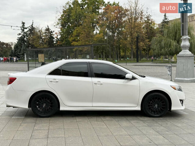 Білий Тойота Камрі, об'ємом двигуна 2.5 л та пробігом 180 тис. км за 10800 $, фото 5 на Automoto.ua