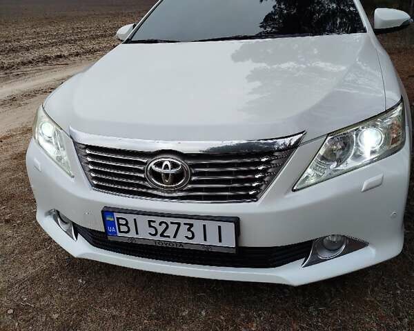Білий Тойота Камрі, об'ємом двигуна 2.5 л та пробігом 196 тис. км за 11750 $, фото 4 на Automoto.ua