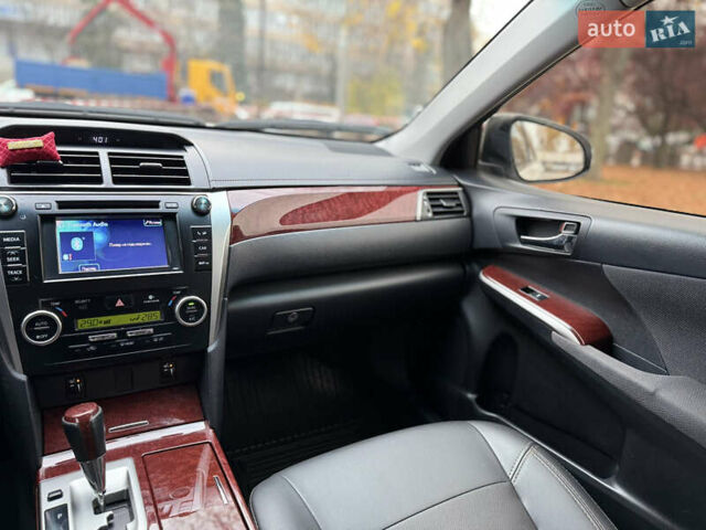 Белый Тойота Камри, объемом двигателя 2.49 л и пробегом 106 тыс. км за 12700 $, фото 25 на Automoto.ua