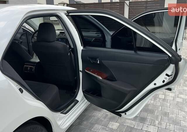 Білий Тойота Камрі, об'ємом двигуна 2.49 л та пробігом 135 тис. км за 13800 $, фото 12 на Automoto.ua