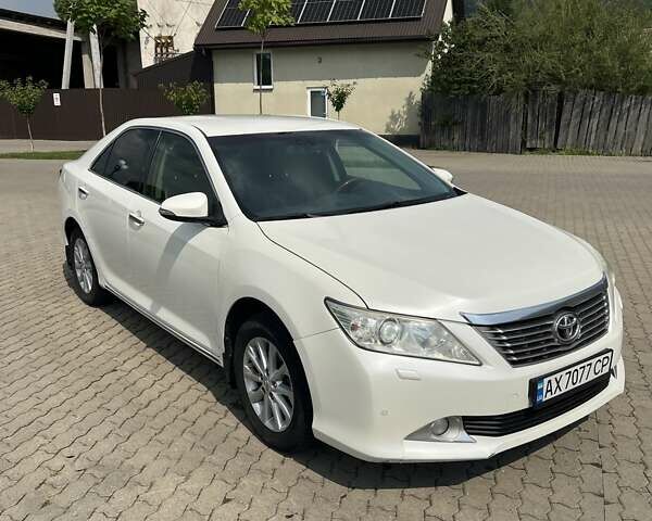 Білий Тойота Камрі, об'ємом двигуна 2.5 л та пробігом 370 тис. км за 12500 $, фото 1 на Automoto.ua