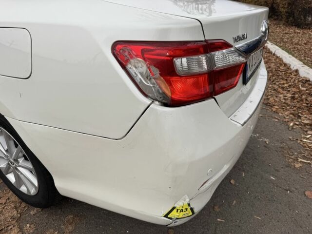 Белый Тойота Камри, объемом двигателя 2.5 л и пробегом 280 тыс. км за 9800 $, фото 4 на Automoto.ua