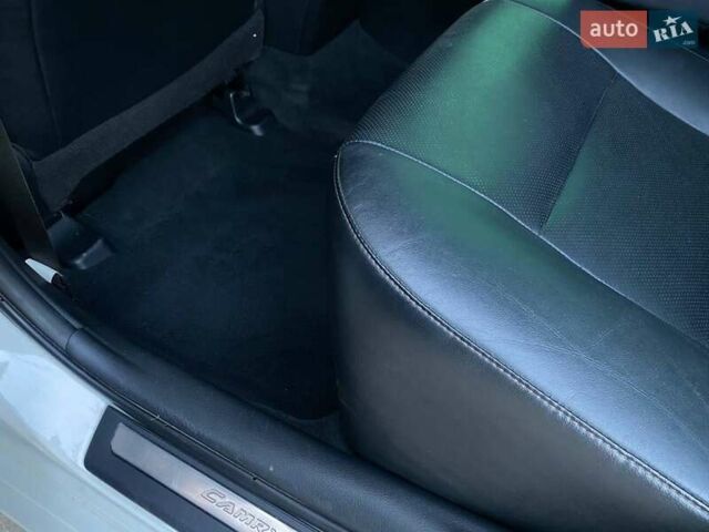 Белый Тойота Камри, объемом двигателя 2.5 л и пробегом 147 тыс. км за 15300 $, фото 75 на Automoto.ua