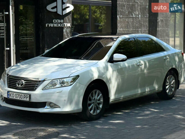 Белый Тойота Камри, объемом двигателя 2.49 л и пробегом 231 тыс. км за 11999 $, фото 2 на Automoto.ua