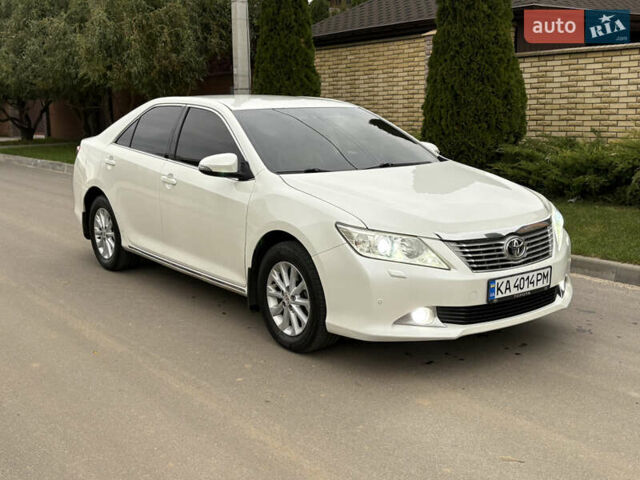 Білий Тойота Камрі, об'ємом двигуна 2.49 л та пробігом 236 тис. км за 12500 $, фото 4 на Automoto.ua