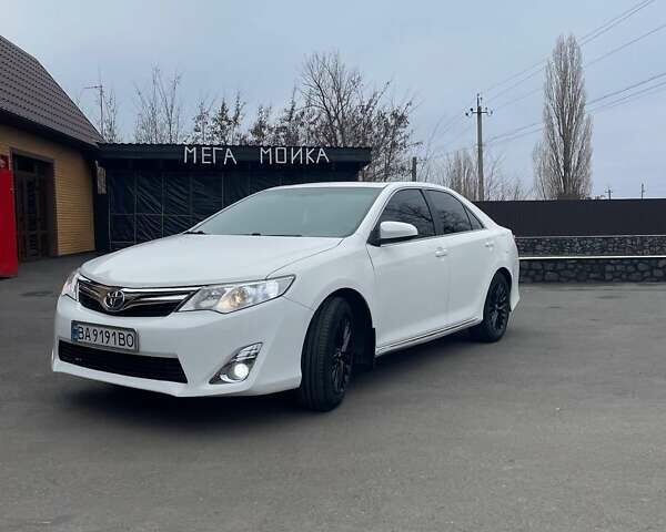 Белый Тойота Камри, объемом двигателя 3.46 л и пробегом 257 тыс. км за 13100 $, фото 4 на Automoto.ua