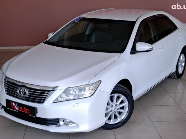 Белый Тойота Камри, объемом двигателя 2.5 л и пробегом 138 тыс. км за 13500 $, фото 1 на Automoto.ua