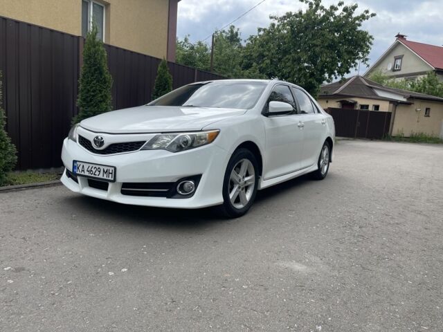 Белый Тойота Камри, объемом двигателя 2.5 л и пробегом 228 тыс. км за 8800 $, фото 9 на Automoto.ua