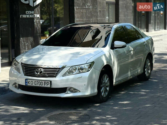 Белый Тойота Камри, объемом двигателя 2.49 л и пробегом 231 тыс. км за 11999 $, фото 3 на Automoto.ua