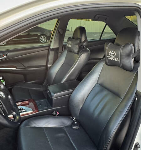 Белый Тойота Камри, объемом двигателя 2.5 л и пробегом 220 тыс. км за 14000 $, фото 19 на Automoto.ua