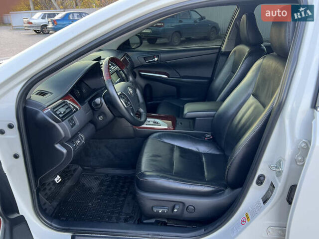 Тойота Камри 2012 в Козельщине на Automoto.ua Белый Тойота Камри, объемом двигателя 2.5 л и пробегом 182 тыс. км за 14000 $, фото 49 на Automoto.ua