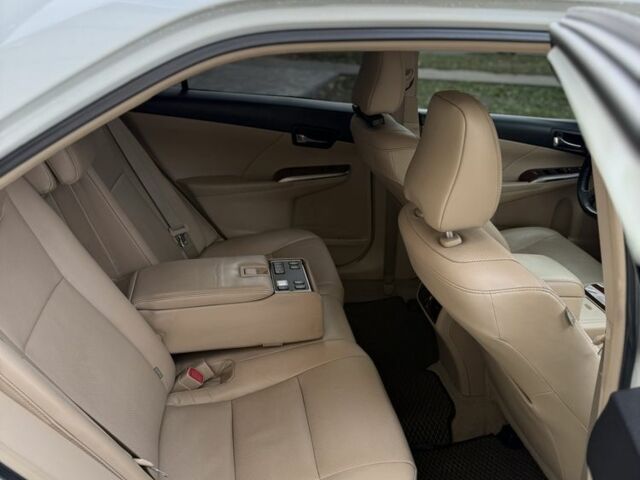 Білий Тойота Камрі, об'ємом двигуна 2.5 л та пробігом 185 тис. км за 14000 $, фото 14 на Automoto.ua