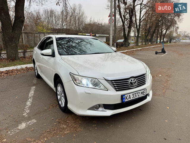 Белый Тойота Камри, объемом двигателя 2.49 л и пробегом 280 тыс. км за 9800 $, фото 1 на Automoto.ua