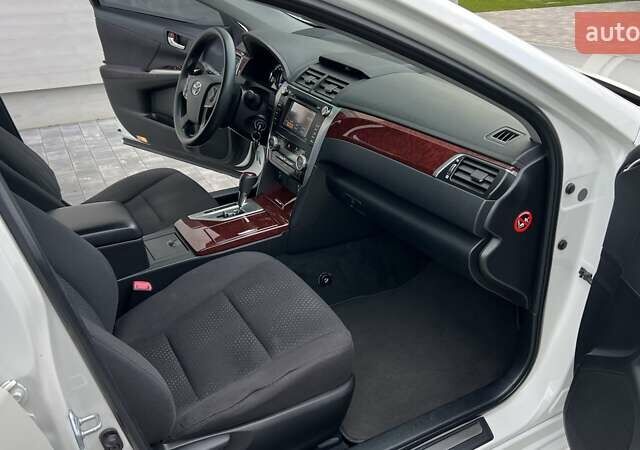 Білий Тойота Камрі, об'ємом двигуна 2.49 л та пробігом 135 тис. км за 13800 $, фото 11 на Automoto.ua