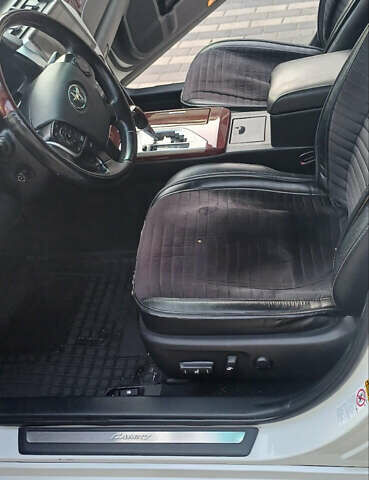 Белый Тойота Камри, объемом двигателя 2.5 л и пробегом 230 тыс. км за 13250 $, фото 9 на Automoto.ua