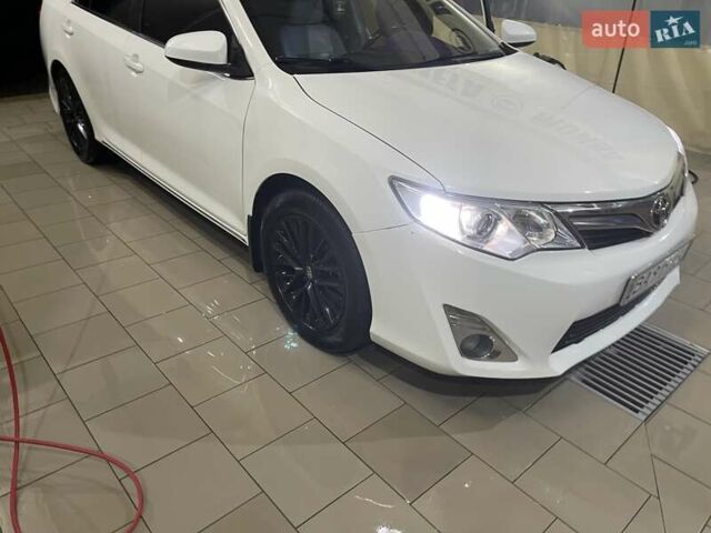 Белый Тойота Камри, объемом двигателя 3.46 л и пробегом 257 тыс. км за 13100 $, фото 79 на Automoto.ua