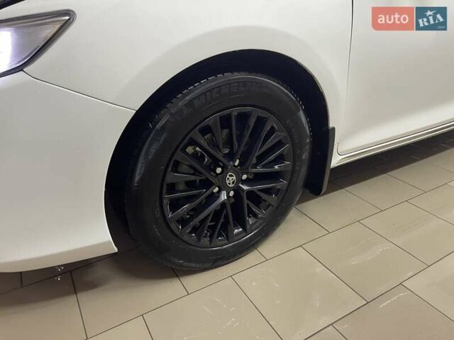 Белый Тойота Камри, объемом двигателя 3.46 л и пробегом 257 тыс. км за 13100 $, фото 26 на Automoto.ua