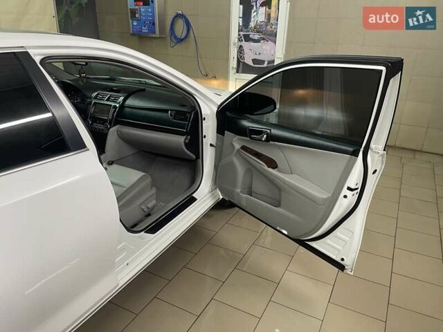 Белый Тойота Камри, объемом двигателя 3.46 л и пробегом 257 тыс. км за 13100 $, фото 32 на Automoto.ua